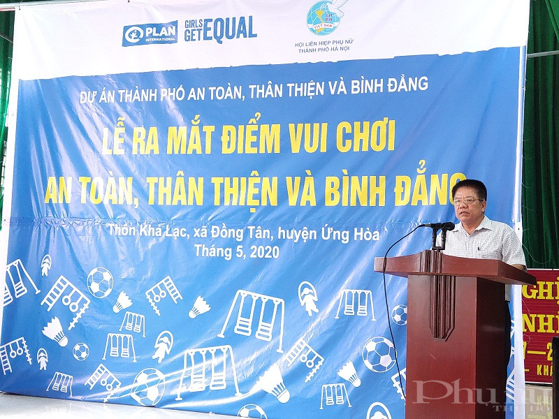 Ông Lưu Văn Trịnh Bí thư chi bộ  thôn Khả Lạc, xã Đồng Tân  cho biết, cùng với sự hỗ trợ của Hội Phụ nữ và tổ chức Plan, chính quyền và người dân đã tham gia đóng góp ủng hộ bộ thể dục thể thao với xe đạp điện, bàn cờ tướng... Ông Lưu Văn Trịnh Bí thư chi bộ  thôn Khả Lạc, xã Đồng Tân  cho biết, cùng với sự hỗ trợ của Hội Phụ nữ và tổ chức Plan, chính quyền và người dân đã tham gia đóng góp ủng hộ bộ thể dục thể thao với xe đạp điện, bàn cờ tướng...