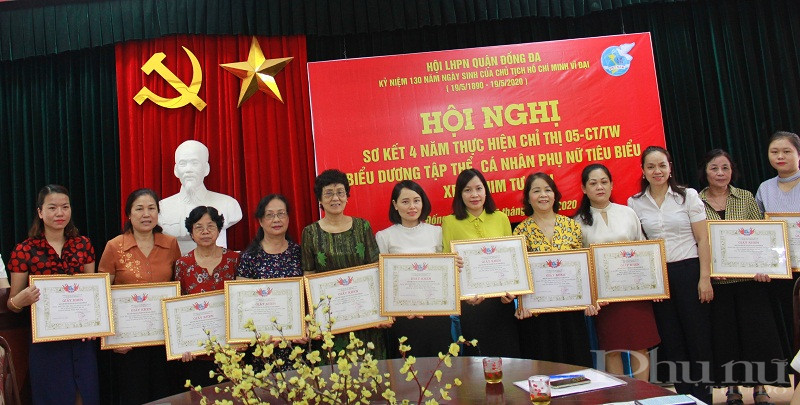 Các tập thể được Hội LHPN tặng Giấy khen