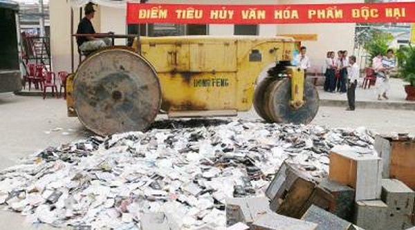 Tiêu hủy văn hóa phẩm độc hại. Ảnh minh họa Tiêu hủy văn hóa phẩm độc hại. Ảnh minh họa