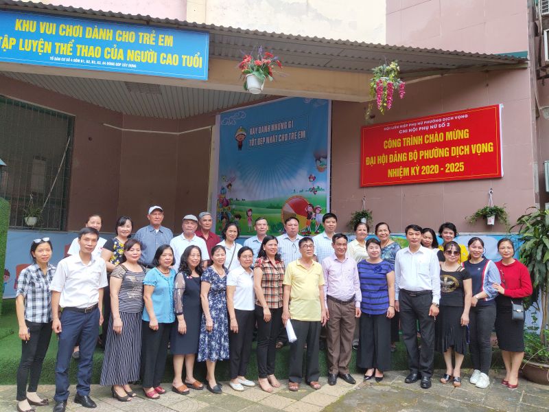 Bên cạnh sự hỗ trợ của UBND quận, phường và các nhà hảo tâm, ngay sau kết thúc việc thực hiện giãn cách xã hội, chị em hội viên phụ nữ kịp thời tiếp tục cải tại công trình sân chơi khu dân cư thiết thực  chào mừng kỷ niệm 130 Ngày sinh Chủ tịch Hồ Chí Minh và  Đại hội đảng các cấp. Công trình  còn thể hiện sự đoàn kết, quyết tâm của toàn thể bà con trong tổ dân phố