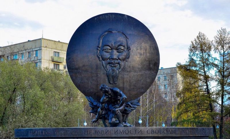 Tượng Bác Hồ giữa lòng Mátxcơva - ảnh 1