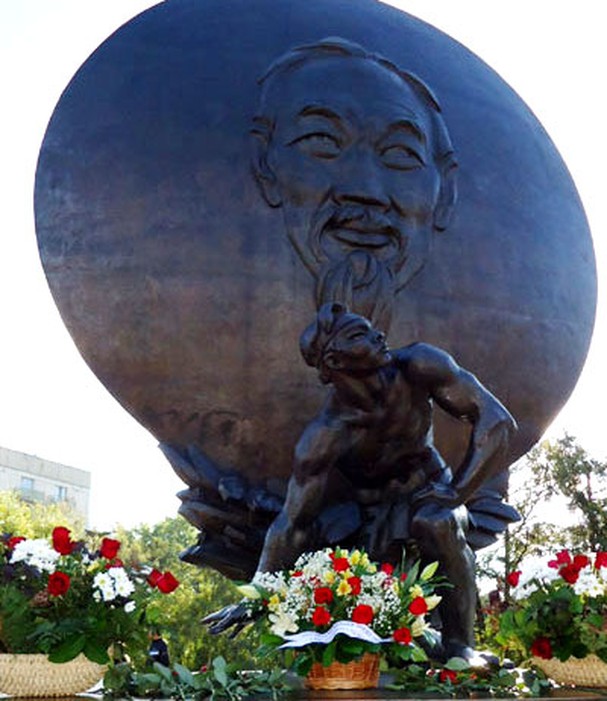 Tượng Bác Hồ giữa lòng Mátxcơva - ảnh 5