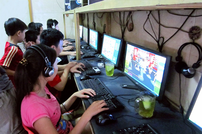 Nguy cơ thiếu an to&agrave;n đối với trẻ em khi lạm dụng c&aacute;c thiết bị điện tử, mạng x&atilde; hội.