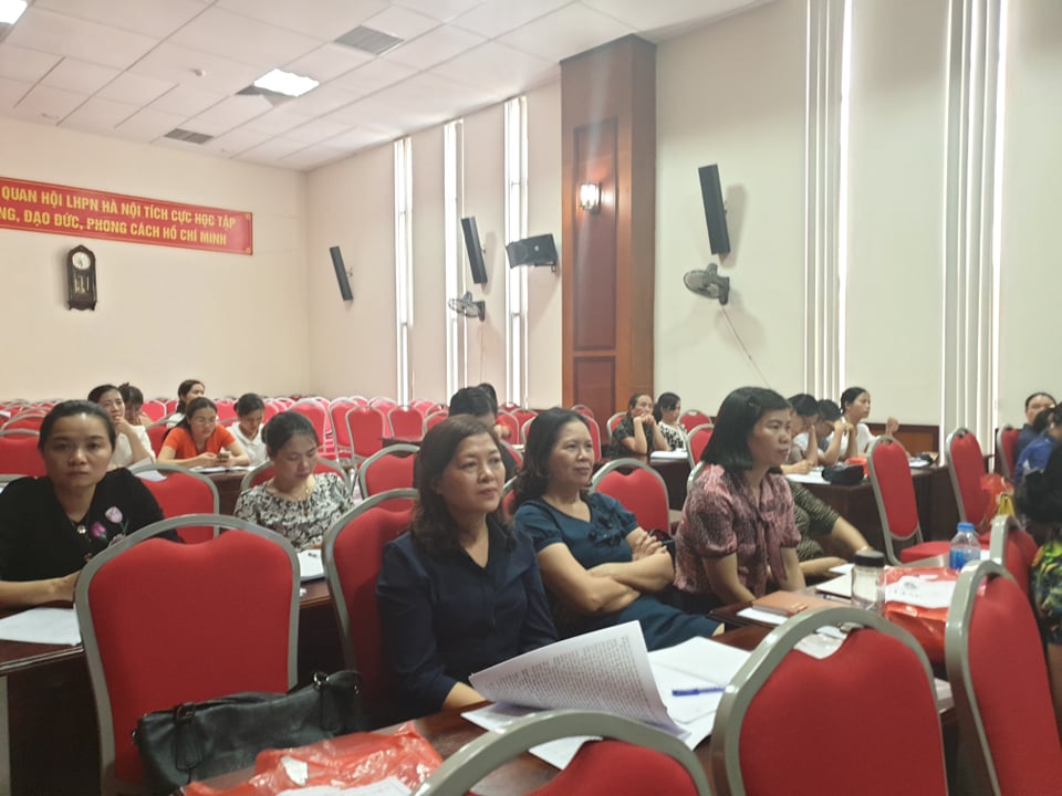 Các báo cáo viên, tuyên truyền viên pháp luật do thành phố quản lý, các cán bộ phụ trách chuyên đề Hội LHPN quận, huyện tự tập huấn Các báo cáo viên, tuyên truyền viên pháp luật do thành phố quản lý, các cán bộ phụ trách chuyên đề Hội LHPN quận, huyện tự tập huấn