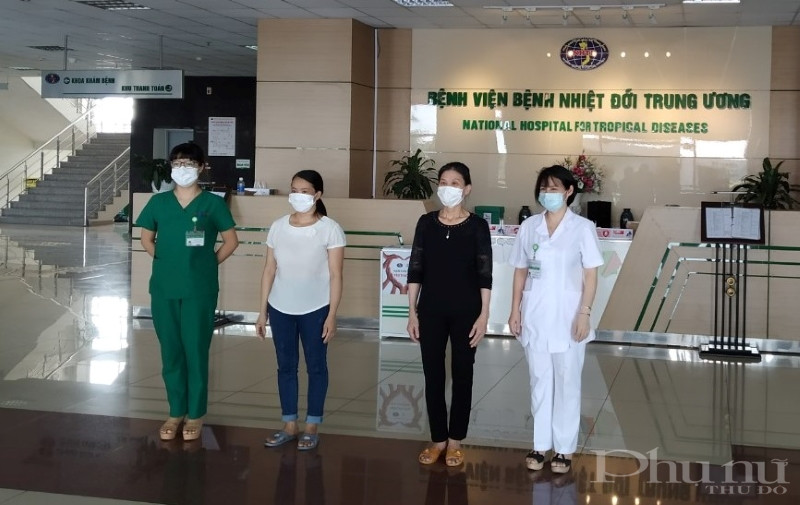 2 bệnh nhân được BV Bệnh Nhiệt đới TƯ công bố khỏi bệnh chiều 21/5.