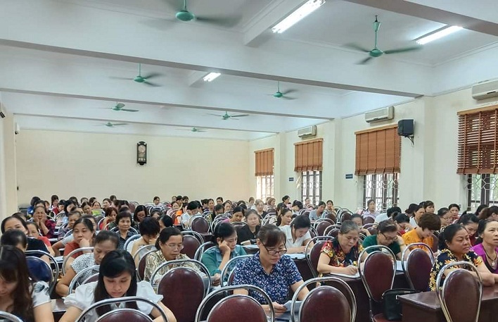 Các học viên tham dự lớp  bồi dưỡng nghiêm túc và đông đủ