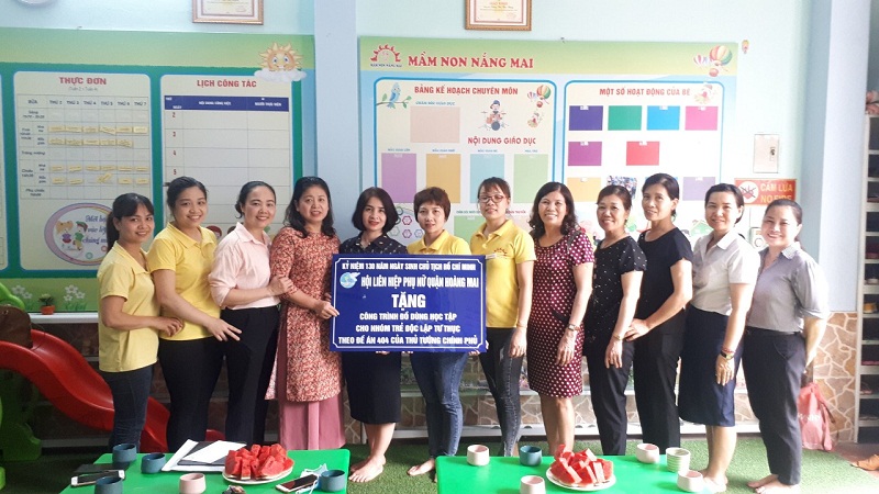 Hội LHPN quận trao công trình tại trường mầm non Nắng Mai