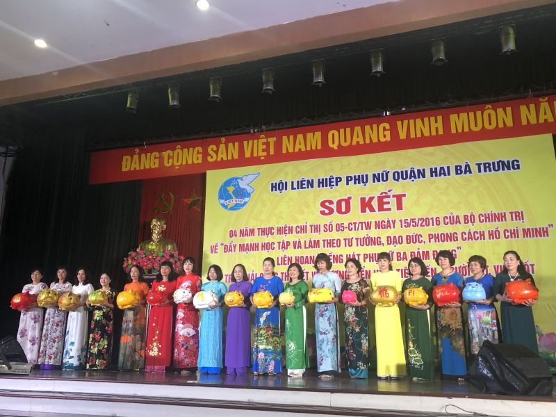 Hội LHPN 18 phường trên toàn quận  cùng hội thu  Hội LHPN 18 phường trên toàn quận  cùng hội thu