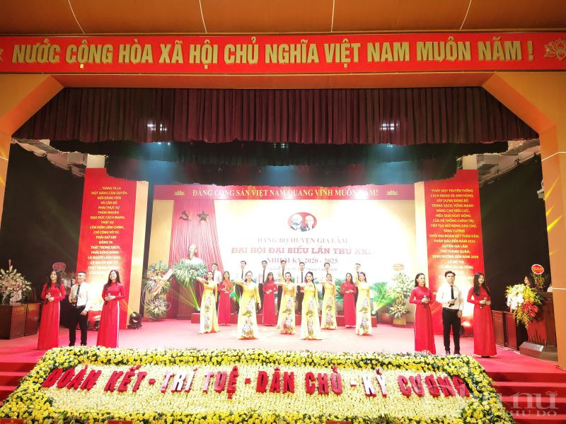 Tiết mục văn nghệ chào mừng đại hội