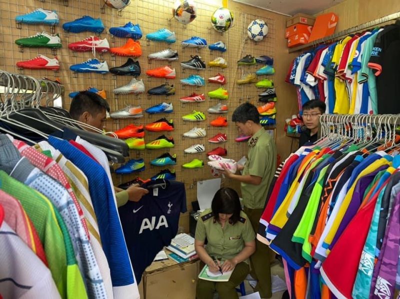 Thu giữ 1.547 sản phẩm nhái nhãn hiệu ADIDAS. Ảnh: VGP Thu giữ 1.547 sản phẩm nhái nhãn hiệu ADIDAS. Ảnh: VGP