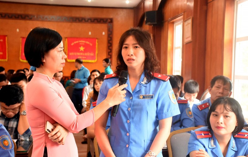 Chị Trần Thị Lan Anh (Thanh tra Sở Giao thông Vận tải) hỏi: Bạn tôi làm việc tại một công ty du lịch, đã tham gia bảo hiểm xã hội được 2 năm. Do ảnh hưởng của dịch Covid-19, bạn tôi phải tạm ngưng thực hiện Hợp đồng Lao động, nghỉ việc không lương. Xin hỏi để được hưởng chế độ trợ cấp khó khăn do đại dịch Covid-19 bạn tôi cần đáp ứng được yêu cầu gì? Chị Trần Thị Lan Anh (Thanh tra Sở Giao thông Vận tải) hỏi: Bạn tôi làm việc tại một công ty du lịch, đã tham gia bảo hiểm xã hội được 2 năm. Do ảnh hưởng của dịch Covid-19, bạn tôi phải tạm ngưng thực hiện Hợp đồng Lao động, nghỉ việc không lương. Xin hỏi để được hưởng chế độ trợ cấp khó khăn do đại dịch Covid-19 bạn tôi cần đáp ứng được yêu cầu gì?
