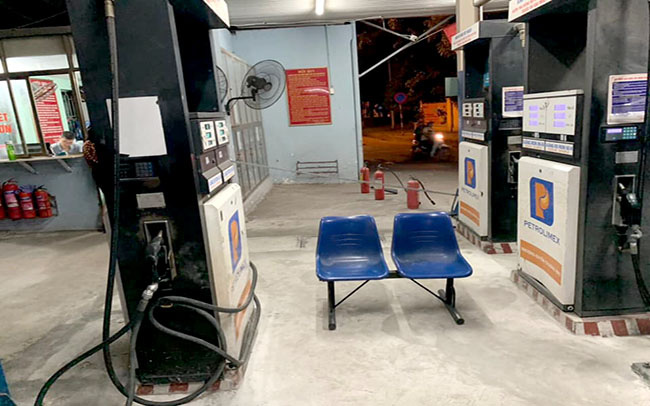 Cửa hàng hàng xăng dầu số ll, địa chỉ tại số 95 Vũ Ngọc Phan, Đống Đa, Hà Nội bị tố găm hàng không bán