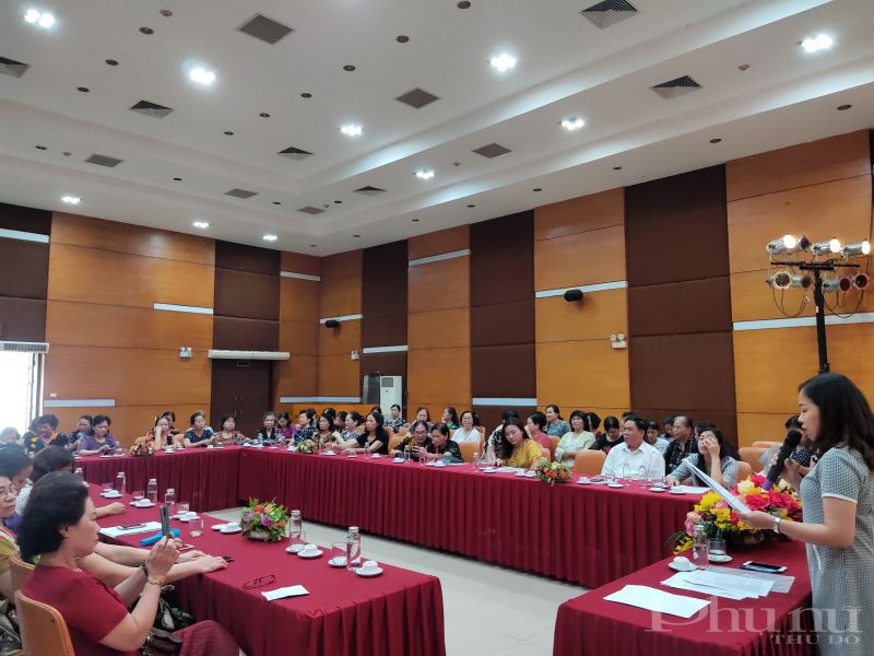 Các đại biểu đều đồng tình với việc phát huy những giá trị tốt đẹp của gia đình truyền thống trong xây dựng gia đình Việt Nam hiện nay là vô cùng quan trọng và thiết yếu. Các đại biểu đều đồng tình với việc phát huy những giá trị tốt đẹp của gia đình truyền thống trong xây dựng gia đình Việt Nam hiện nay là vô cùng quan trọng và thiết yếu.