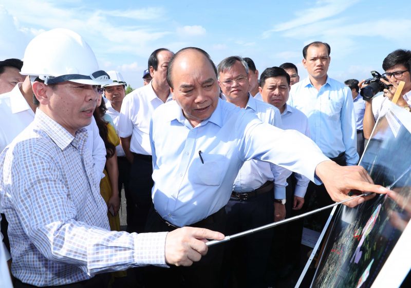 Thủ tướng Nguyễn Xuân Phúc thị sát dự án cầu Phước An. - Ảnh: VGP Thủ tướng Nguyễn Xuân Phúc thị sát dự án cầu Phước An. - Ảnh: VGP