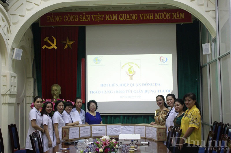 10.000 túi giấy được trao tặng cho bệnh viện đợt 1, trong thời gian tới, Hội PN quận Đống Đa tiếp tục phát động tới các phường tham gia với phong  trào này và  dự kiến làm 90.000 túi giấy phát tặng cho bệnh viên