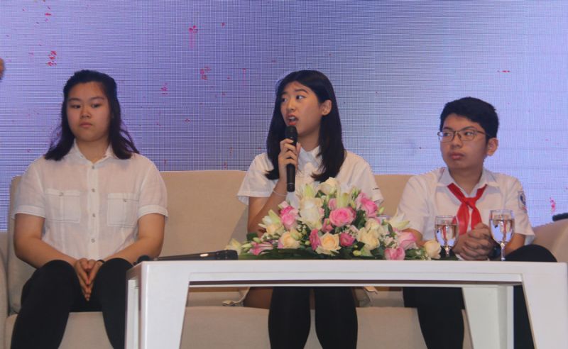 Các em học sinh đóng góp ý kiến tại Hội thảo