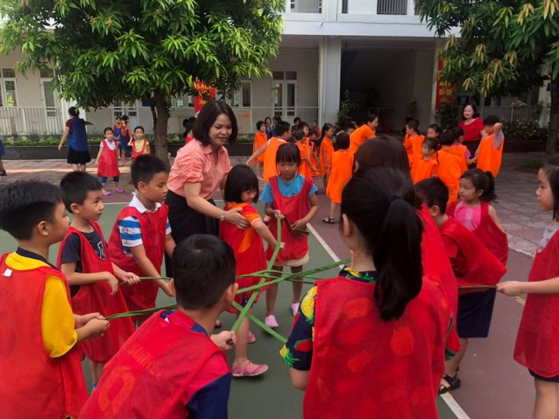 Trẻ em rất cần được quan tâm và lắng nghe từ những người thân yêu nhất như gia đình, thầy cô...