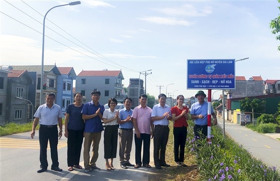 Các đại biểu tham dự buổi lễ gắn biển 