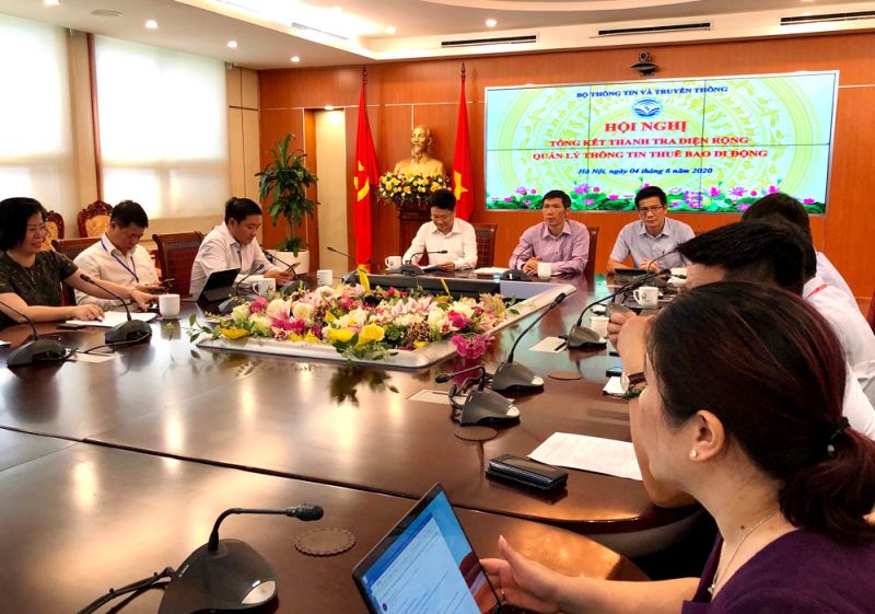 Lãnh đạo Thanh tra Bộ, Cục Viễn thông, Cục An toàn thông tin chủ trì cuộc họp về tổng kết thanh tra diện rộng quản lý thông tin thuê bao sáng 4-6.