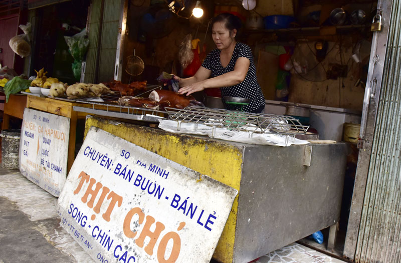 Một cửa hàng thịt chó trên địa bàn Thành Công, quận Ba Đình.