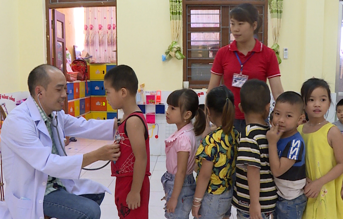 Khám, tư vấn bệnh tim mạch cho học sinh xã Viên An