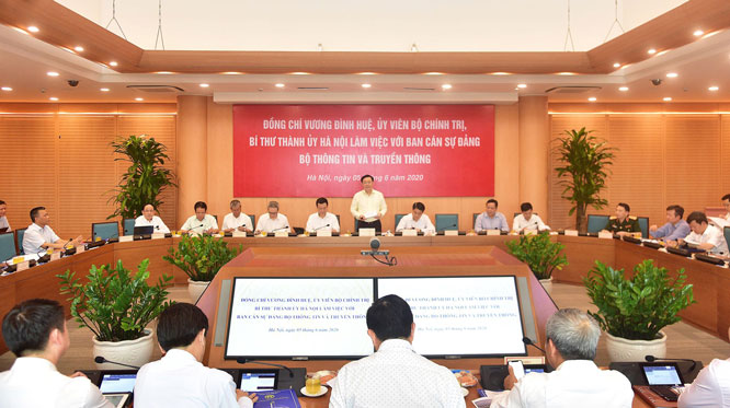 Quang cảnh buổi làm việc