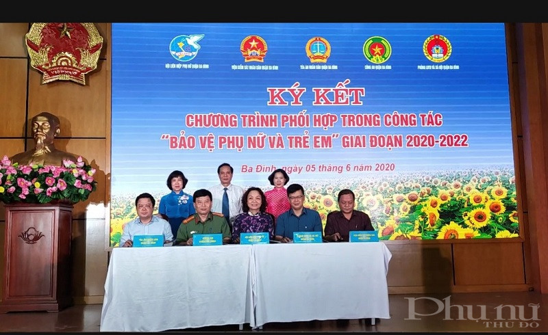 Tại Hội nghị, Hội  LHPN quận đã tổ chức  ký kết chương trình phối hợp trong công tác 'Bảo vệ phụ nữ và trẻ em Tại Hội nghị, Hội  LHPN quận đã tổ chức  ký kết chương trình phối hợp trong công tác 'Bảo vệ phụ nữ và trẻ em