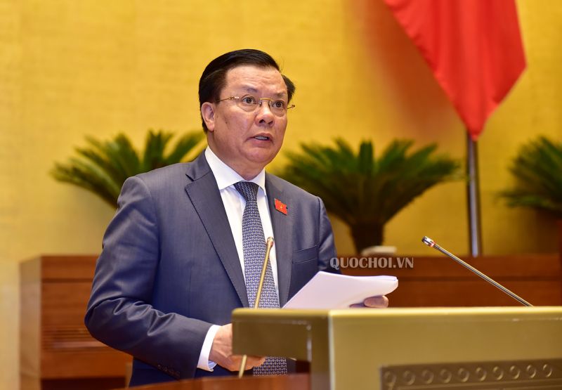 Bộ trưởng Bộ Tài chính Đinh Tiến Dũng báo cáo tại phiên họp. Bộ trưởng Bộ Tài chính Đinh Tiến Dũng báo cáo tại phiên họp.