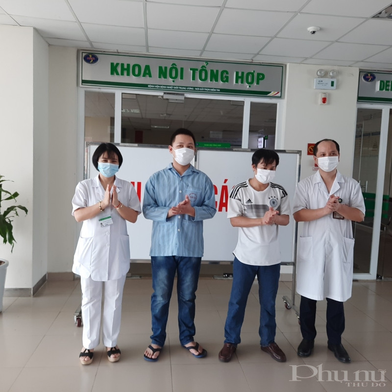 Hai bệnh nhân được BV Bệnh Nhiệt đới TƯ công bố khỏi bệnh. Hai bệnh nhân được BV Bệnh Nhiệt đới TƯ công bố khỏi bệnh.