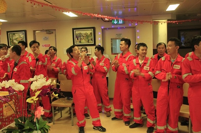 Việc đối diện vượt qua kh&oacute; khăn c&agrave;ng chứng tỏ bản lĩnh của người thợ dầu kh&iacute;.