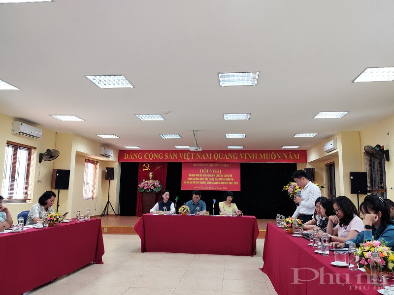 Đồng chí Trần Thanh Quang – Phó phòng Nội vụ UBND quận Hoàn Kiếm cho biết: Thời gian qua, đội ngũ cán bộ công chức nữ của Quận được tăng lên cả về số lượng và chất lượng