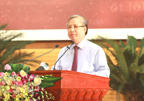 Ủy viên Bộ Chính trị, Thường trực Ban Bí thư Trần Quốc Vượng phát biểu