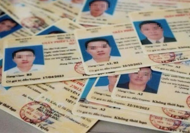 Giấy ph&eacute;p l&aacute;i xe