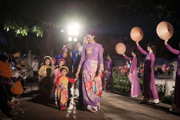 Bộ sưu tập &ldquo;Nh&atilde; nhạc cung đ&igrave;nh Huế&rdquo; của NTK Ngọc H&acirc;n