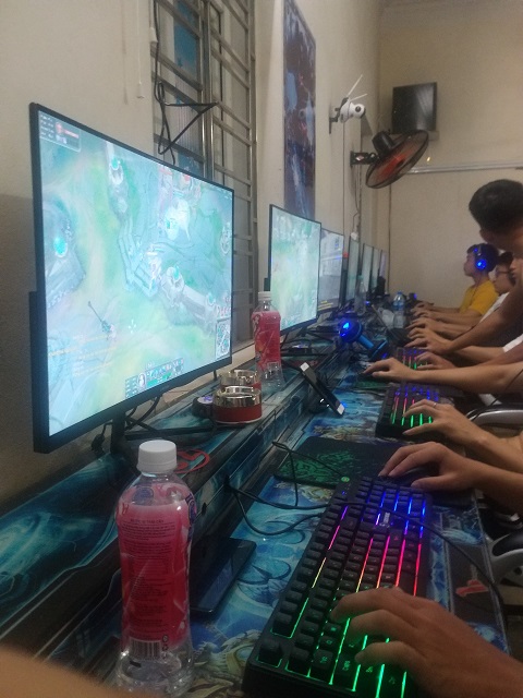 Cùng nhau… đua top 	Ảnh: Hải Hải