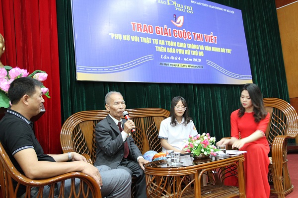 Khách mời và các tác giả giao lưu trong Lễ trao giải cuộc thi viết lần thứ 4 - năm 2019Ảnh: Nguyễn Thực