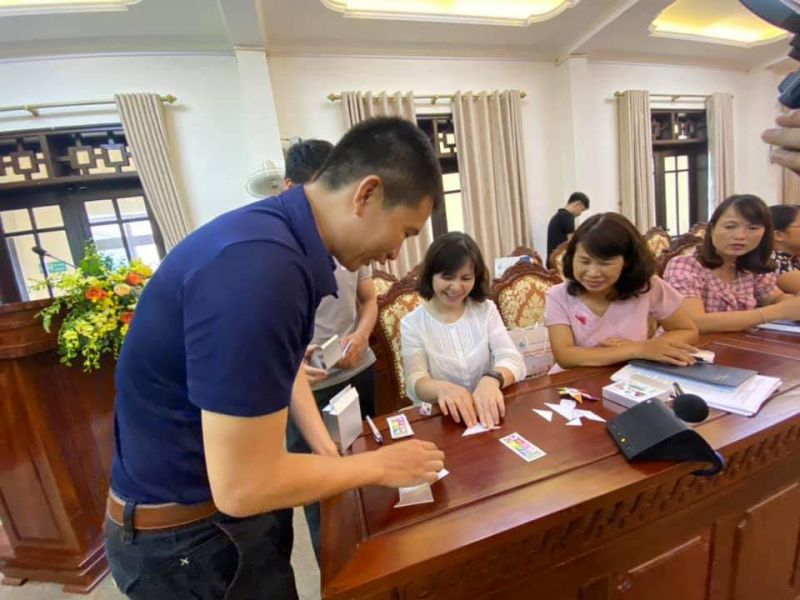 Hội LHPN huyện Đông Anh triển khai mô hình phân loại, thu gom và tái chế vỏ hộp sữa, rác thải trong cộng đồng dân cư huyện Đông Anh cho cán bộ Hôi.