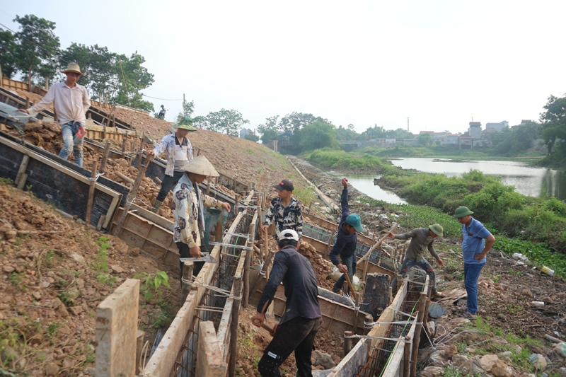 Huyện Chương Mỹ kiên cố đê sông Bùi phục vụ chống lũ năm 2020. Huyện Chương Mỹ kiên cố đê sông Bùi phục vụ chống lũ năm 2020.