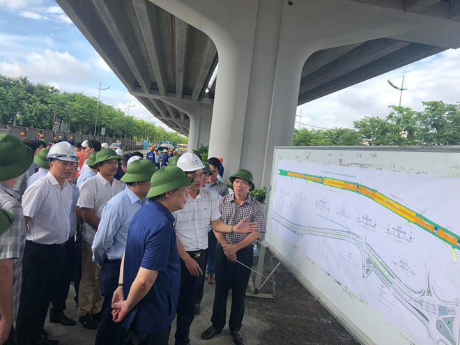 Bí thư Thành ủy Hà Nội kiểm tra các dự án giao thông trọng điểm.