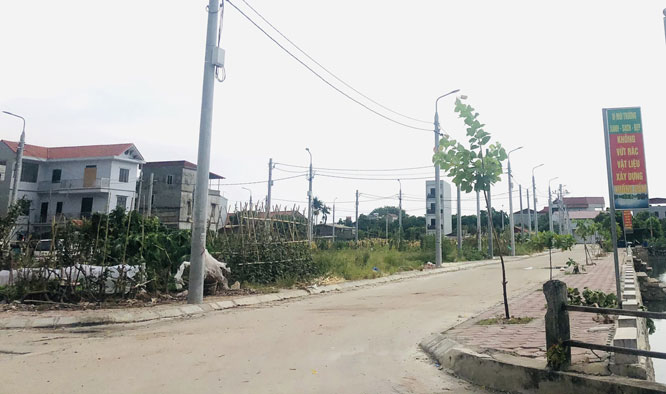 Khu đất Bờ Đầm (x&atilde; Lại Y&ecirc;n, huyện Ho&agrave;i Đức) đ&atilde; được ho&agrave;n thiện hạ tầng để tổ chức đấu gi&aacute;. Ảnh: Đỗ H&ugrave;ng