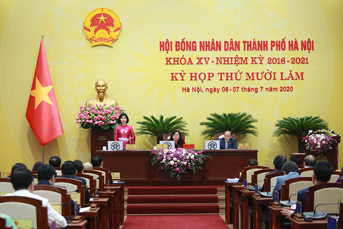 Ph&oacute; Chủ tịch HĐND th&agrave;nh phố Ph&ugrave;ng Thị Hồng H&agrave; ph&aacute;t biểu.