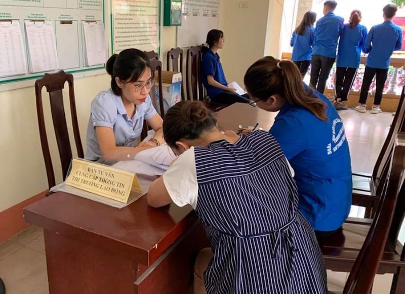 Người lao động n&ecirc;n t&igrave;m việc qua c&aacute;c k&ecirc;nh th&ocirc;ng tin chính th&ocirc;́ng để tr&aacute;nh bị lừa.