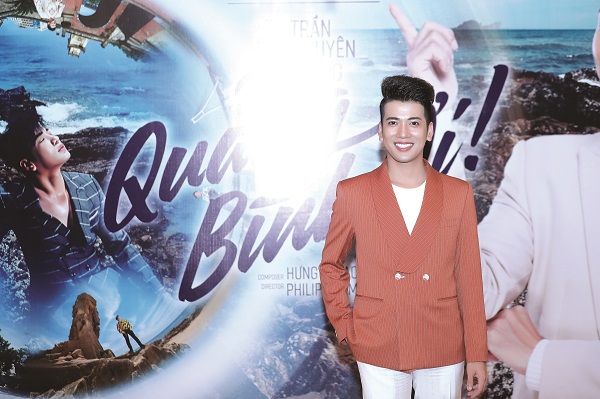 Ca sĩ Trần Nguy&ecirc;n Thắng tại buổi họp b&aacute;o ra mắt MV "Quảng B&igrave;nh ơi".