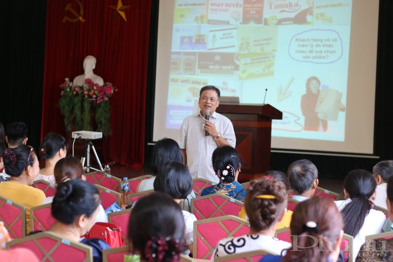 Ở góc độ chuyên gia, PGS.TS Nguyễn Quốc Thịnh khẳng định thói quen xấu kinh doanh của một số chủ kinh doanh, khách hàng  là “mua mặc cả, bán nói thách”. Để có thể tạo thêm lợi nhuận thì chính các hộ kinh doanh từ nhỏ, vừa cần xóa bỏ những thói quen xấu, để xây dựng và giới thiệu sản phẩm một cách hiệu quả