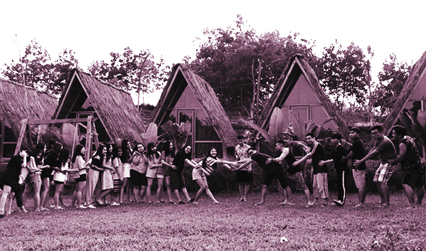 C&aacute;c hoạt động vui chơi tập thể kết nối c&aacute;c th&agrave;nh vi&ecirc;n tạo n&ecirc;n sự hấp dẫn của chuyến đi d&atilde; ngoại