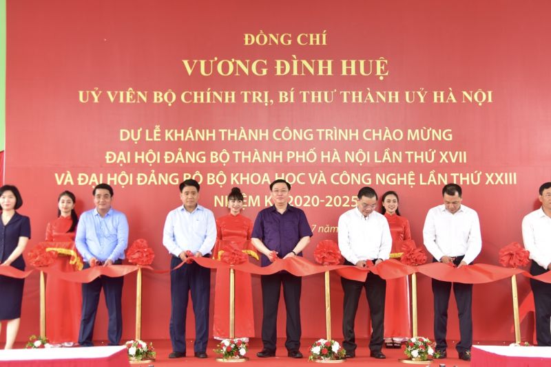 Đ/c Bí thư Thành ủy Hà Nội dự lễ khánh thành công trình tại KCNC Hòa Lạc. Đ/c Bí thư Thành ủy Hà Nội dự lễ khánh thành công trình tại KCNC Hòa Lạc.