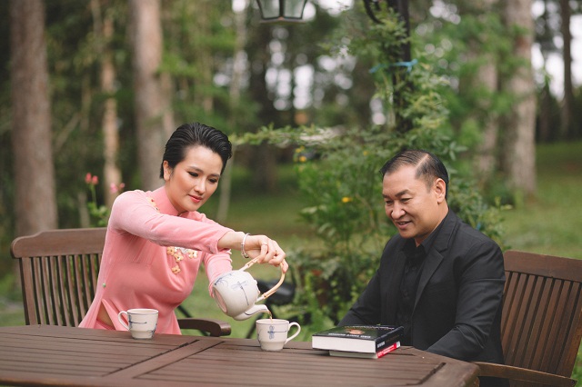 Cao Thùy Dương hoàn thiện cuốn tự truyện nhờ sự hướng dẫn của thầy giáo