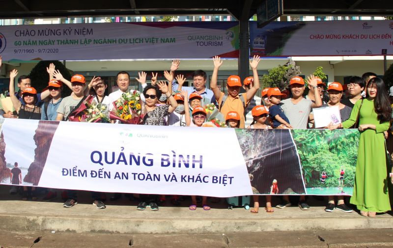 Quảng Bình đón chuyến tàu hoả charter đầu tiên từ Hà Nội - ảnh 1