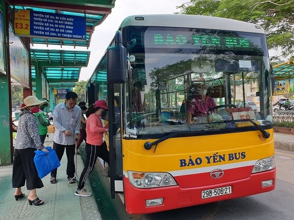 Hàng nghìn thẻ đi xe buýt miễn phí đã được cấp cho người lao động.