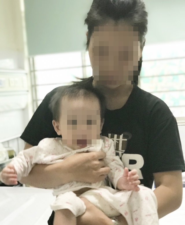 Một trường hợp bệnh nhi mắc Tay-Chân-Miệng hiện đang được điều trị tại Trung tâm bệnh Nhiệt đơí – Bệnh viện Nhi TW Một trường hợp bệnh nhi mắc Tay-Chân-Miệng hiện đang được điều trị tại Trung tâm bệnh Nhiệt đơí – Bệnh viện Nhi TW